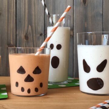 Pumpkin milkshake with ghost milkshakes on table