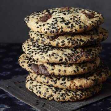 black sesame chocolate chip cookies