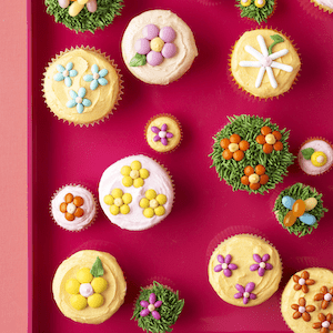 Spring flower cupcakes feature image