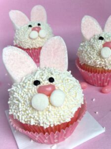 cropped-Bunny-cupcakes-on-pink.jpg