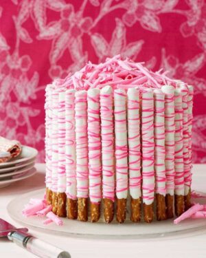 Pink Pretzel Party Cake - Tara Teaspoon