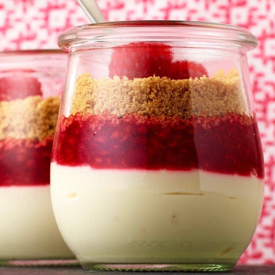 Easy cheesecake in a jar 