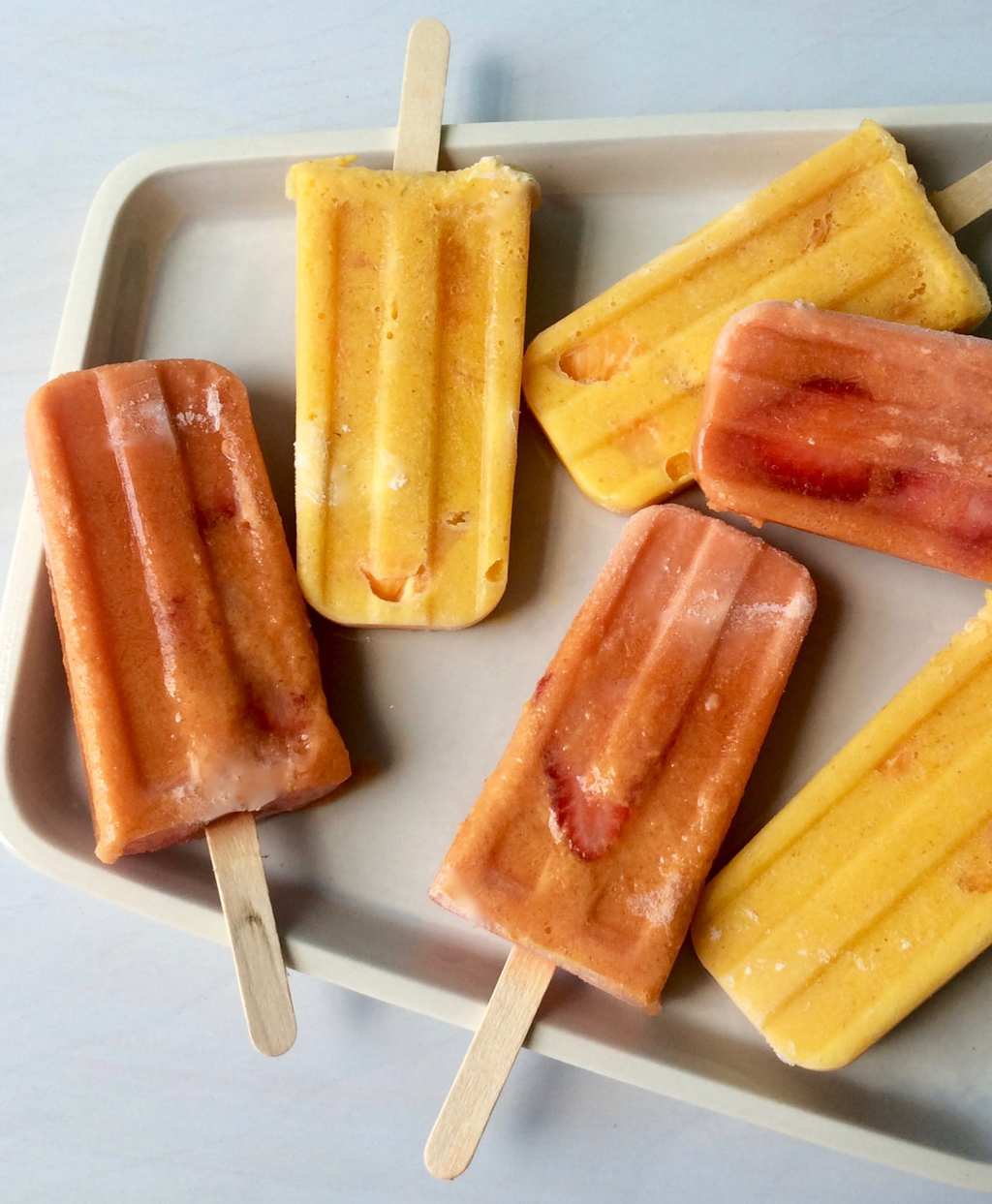 Halos Mandarins Frozen Smoothie Pops in cream-colored tray