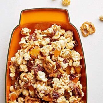 Popcorn crunch in orange platter