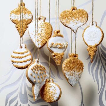 hanging honey and spice cookies on gold thread