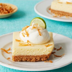 kookos Key Lime Bars lime-koristeella