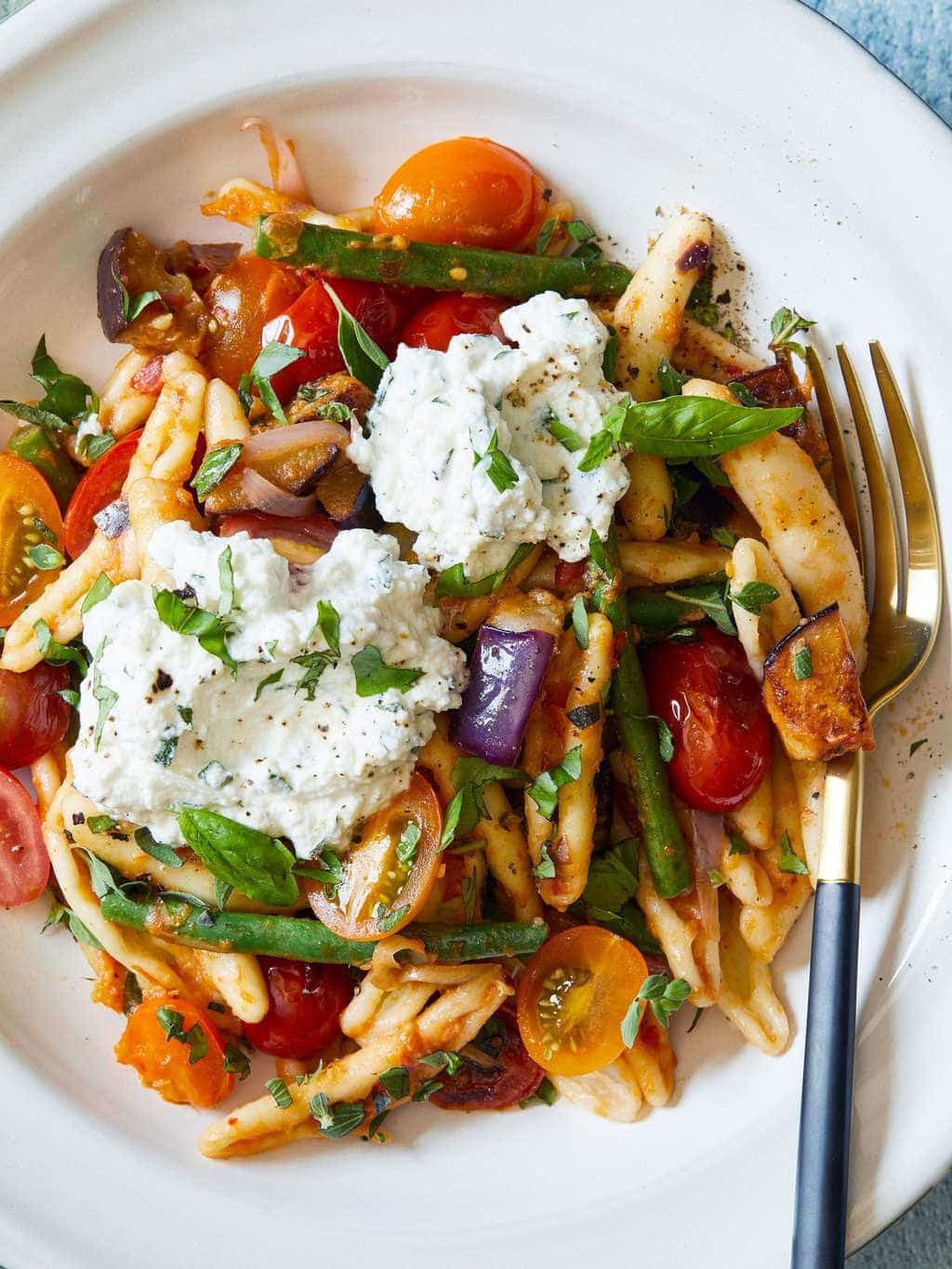 Italian Tomato and Eggplant Skillet Pasta | Tara Teaspoon | Recipe Blog