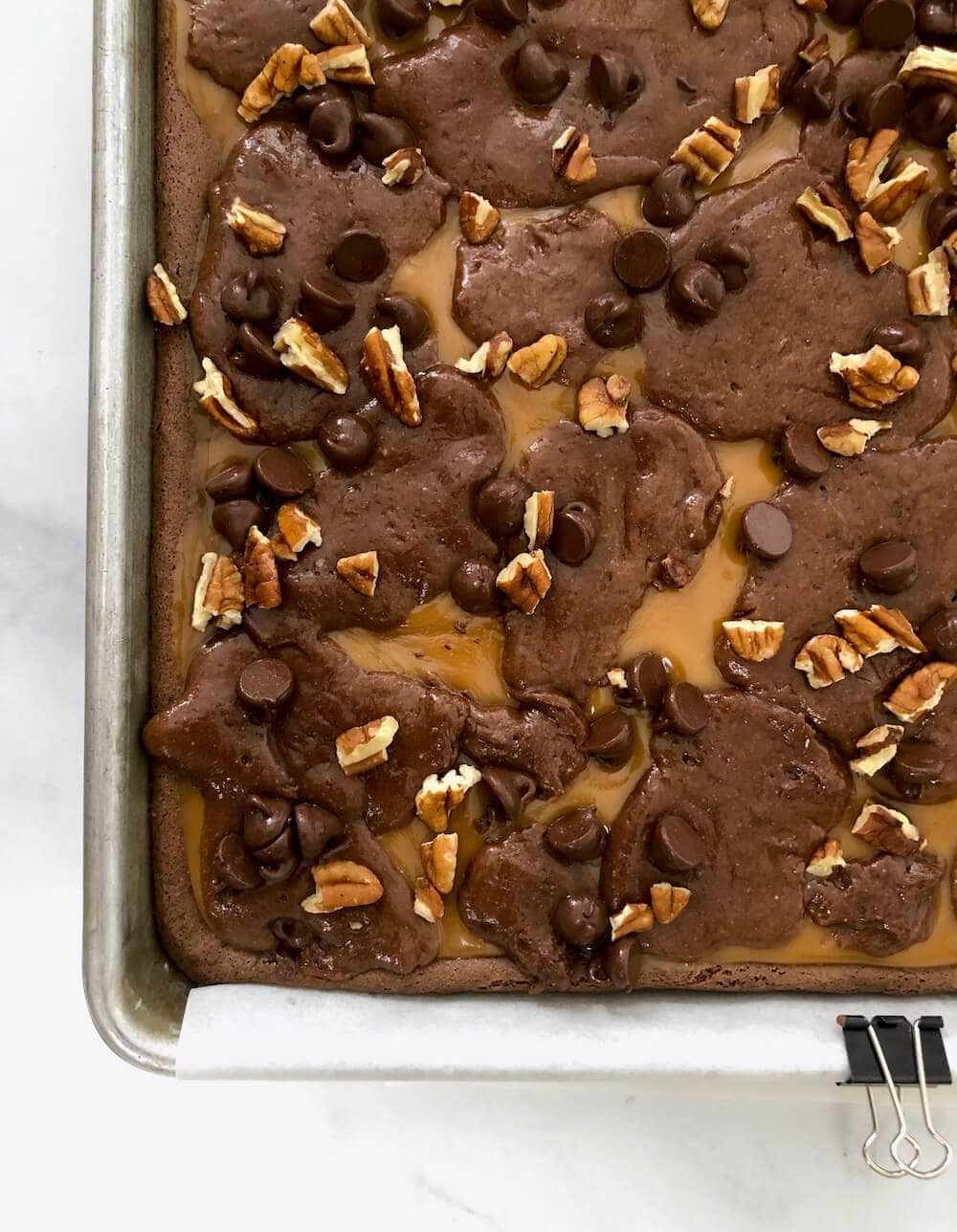 https://tarateaspoon.com/wp-content/uploads/2019/06/Gooey-Caramel-Brownies-How-To.jpeg