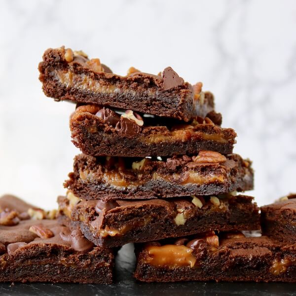 caramel chocolate brownies square