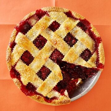 ginger razzleberry pie with slice out