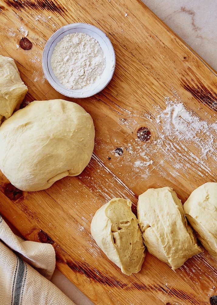 tagliare la pasta pulla in piccoli pezzi