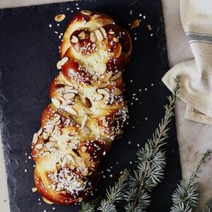 image de présentation du pain pulla à la cardamome