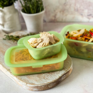 Lekue storage containers with chicken