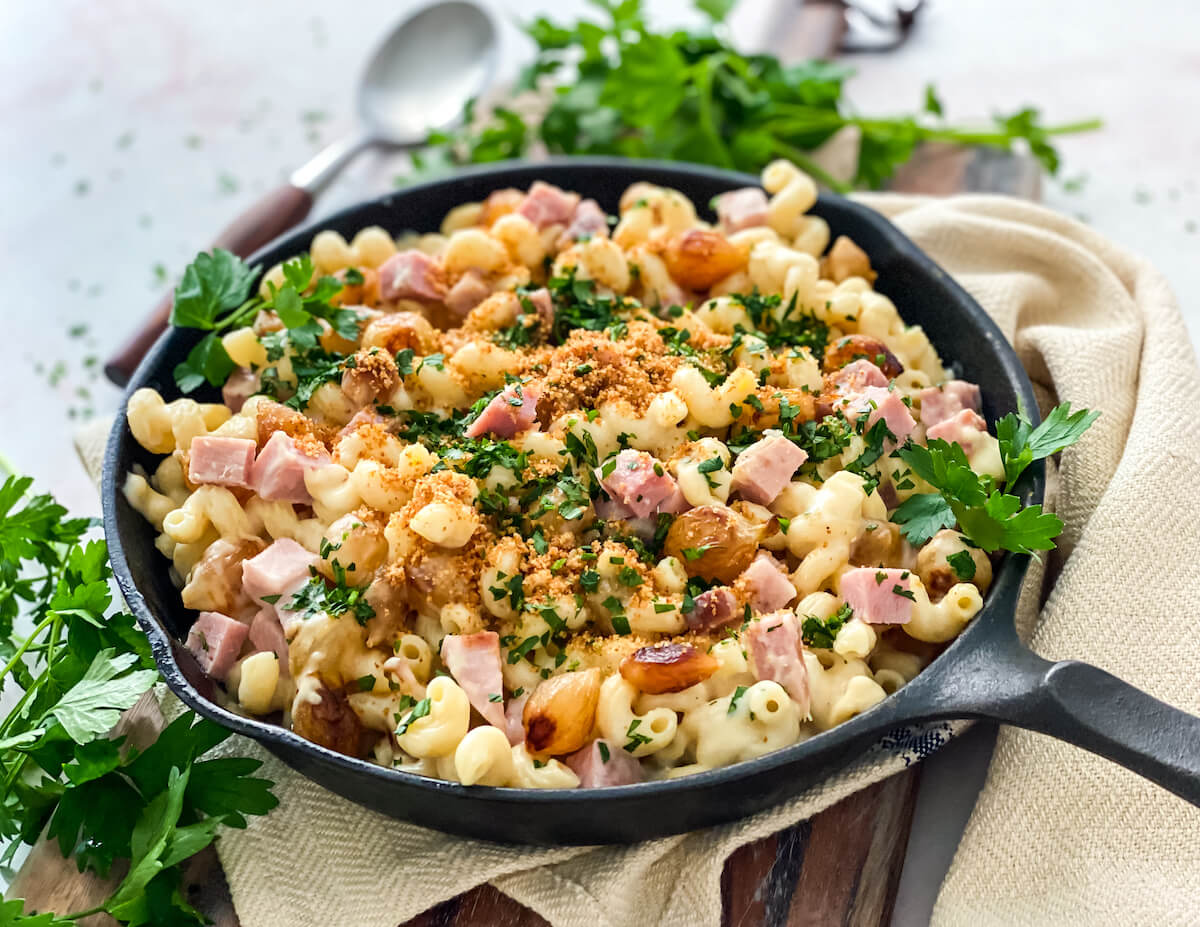 mac and cheese with ham in skillet
