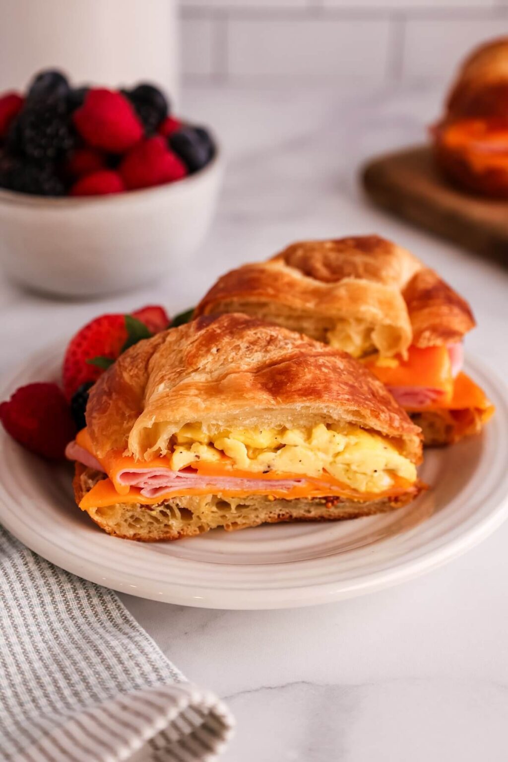 Easy Croissant Breakfast Sandwich - Tara Teaspoon