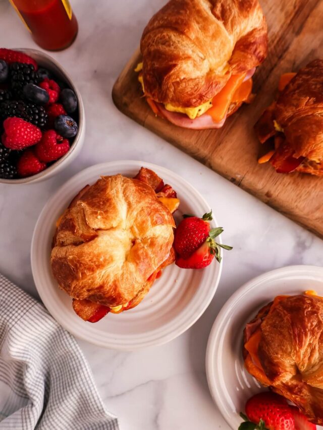 Easy Croissant Breakfast Sandwich - Tara Teaspoon