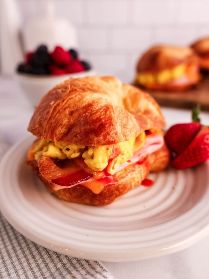 Easy Croissant Breakfast Sandwich - Tara Teaspoon