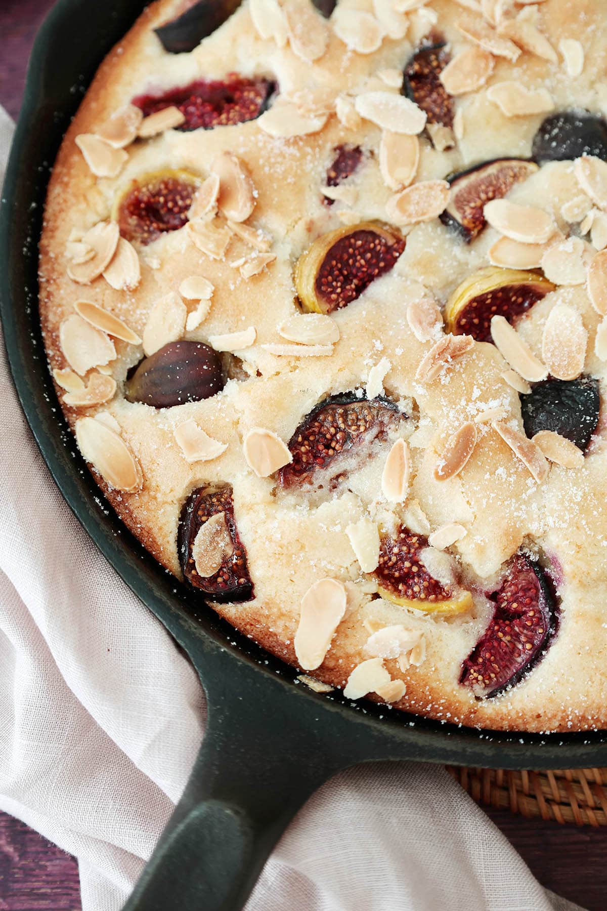 fig snack cake close up in cast iron skillet pan