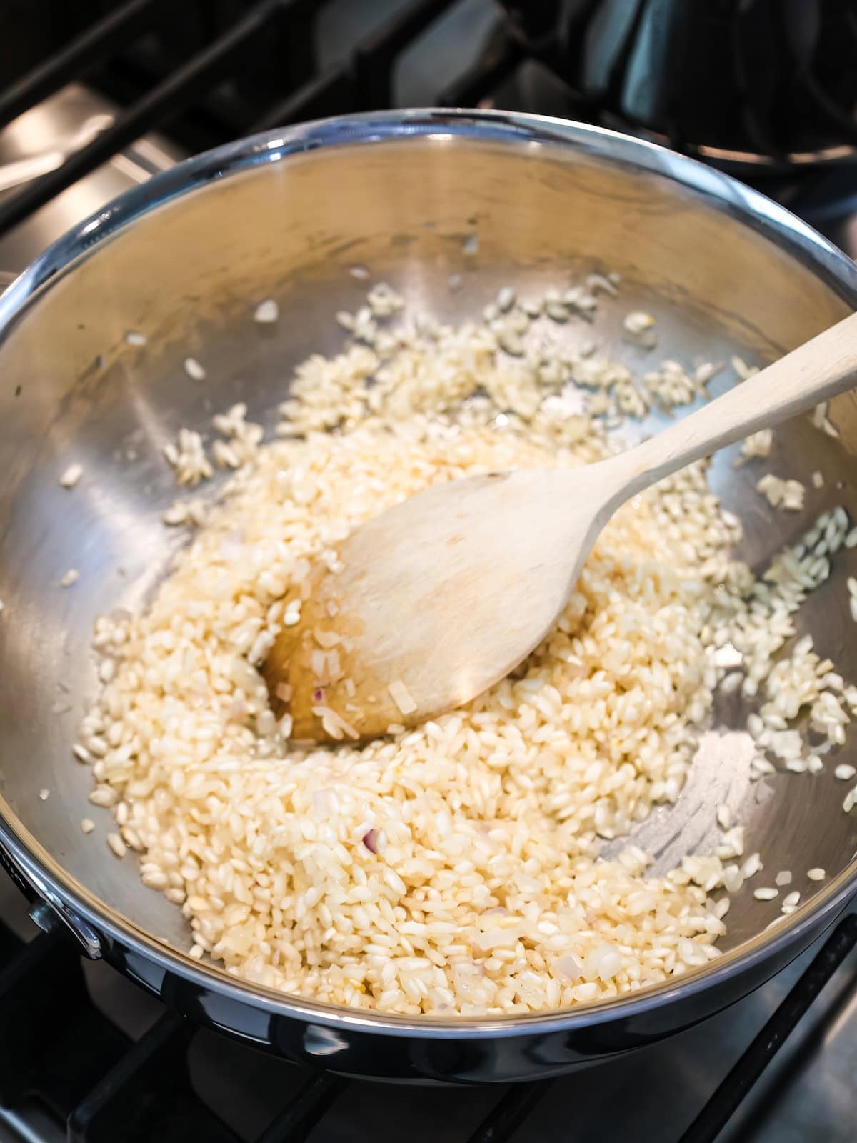 Saute shallots and rice in the pan.