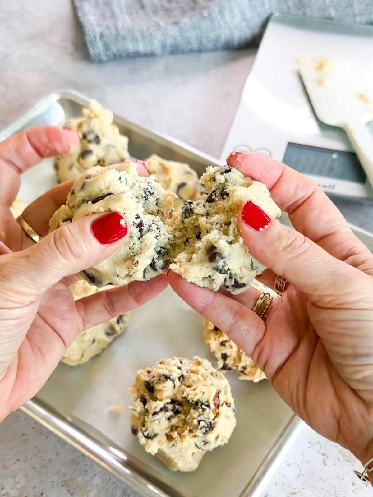 breaking technique for pretty chocolate chip cookies.