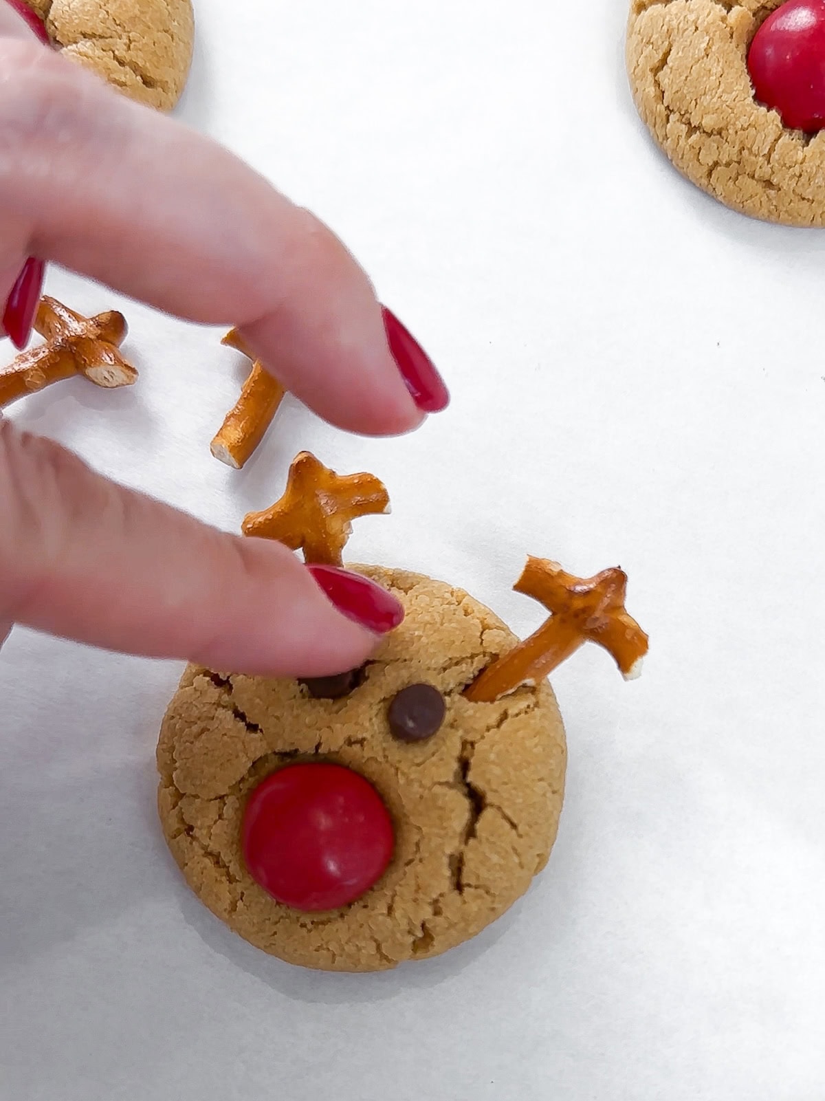 Use mini chocolate chips for the eyes of the reindeer.