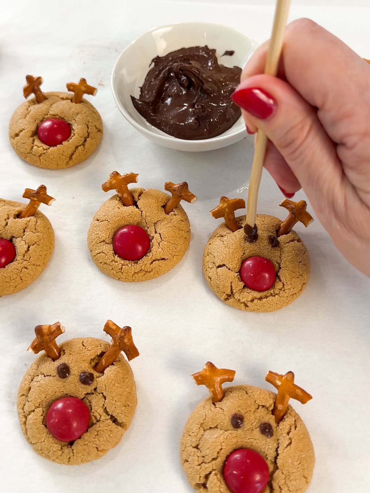 Alternatively use melted chocolate and a skewer to make eyes on reindeer cookies.