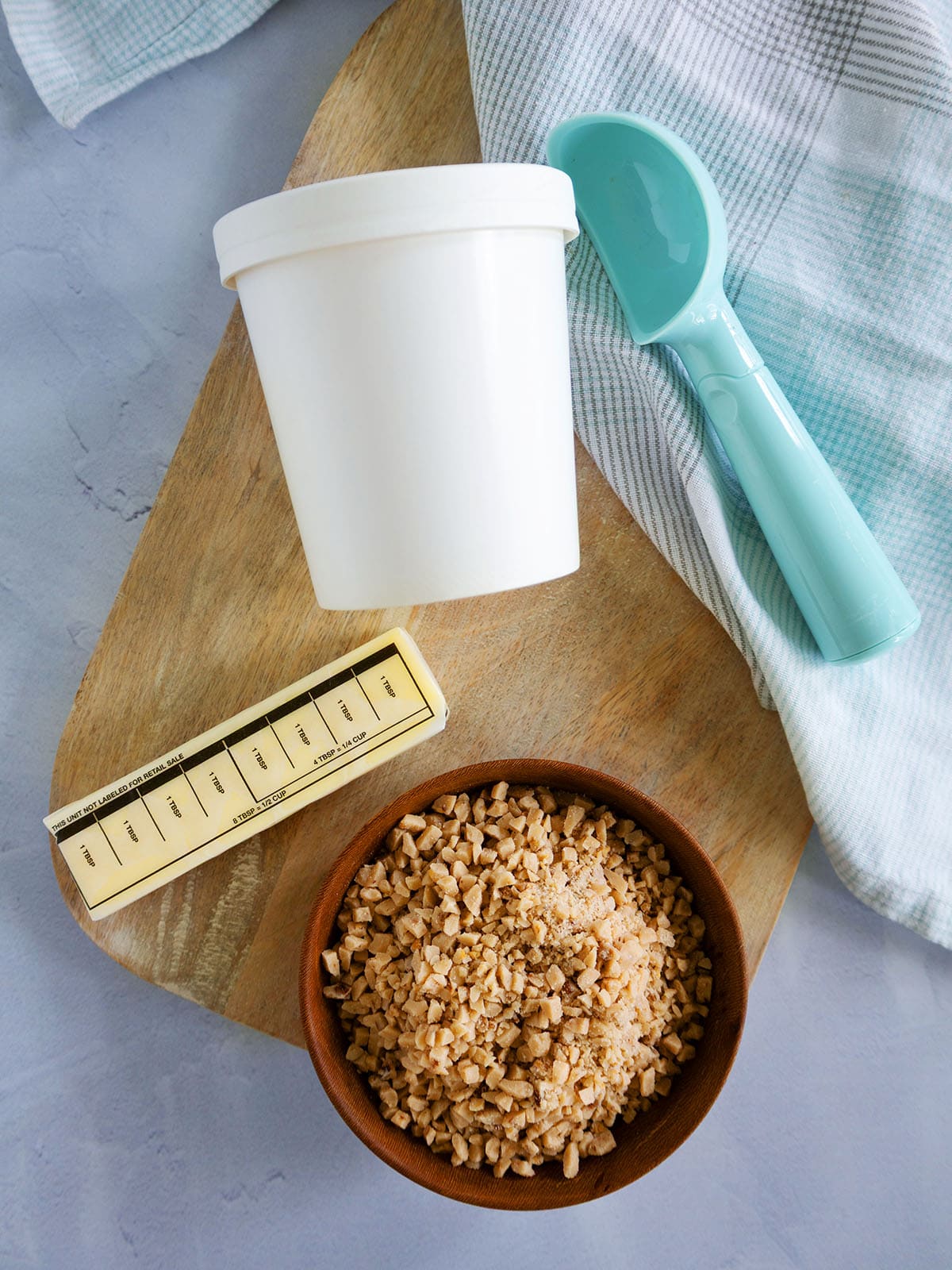 Ingredients needed to make browned butter ice cream.